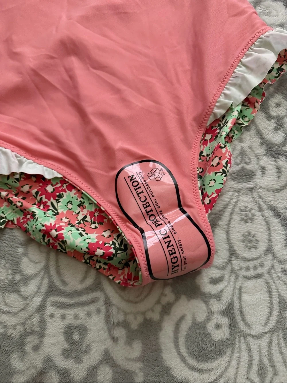 NWT! Vineyard Vines Kids Floral One-Piece Swimsuit in Coral and Mint -  Size L